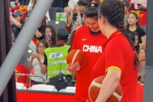 狂飙！张子宇未披战袍，中国女篮今晚激战尼日利亚，悬念重重！