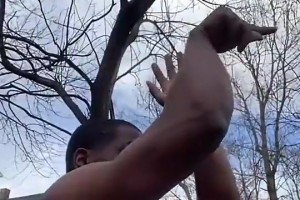 你小子学得还挺像！一球迷恶搞：当威少命中三分球后...