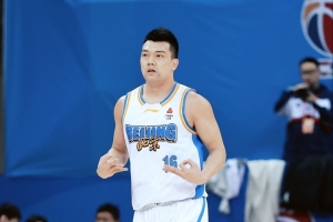 42场全勤！张才仁续约首钢，三项数据领跑全队