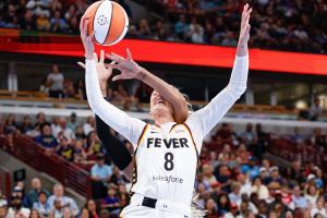 战报:卡林顿恶犯被逐,WNBA狂热90-86天空