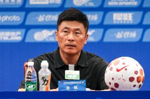 争议判罚引热议:大连英博1-0辽宁铁人,李国旭直言比赛精彩难评