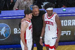 全网热议！乌度卡表现引球迷热议：球队准备不足谁来担责？