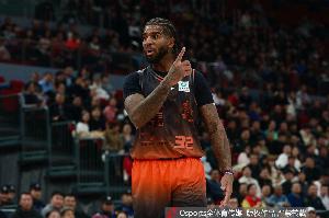 记者：马奎斯·克里斯并非上海男篮的引援对象